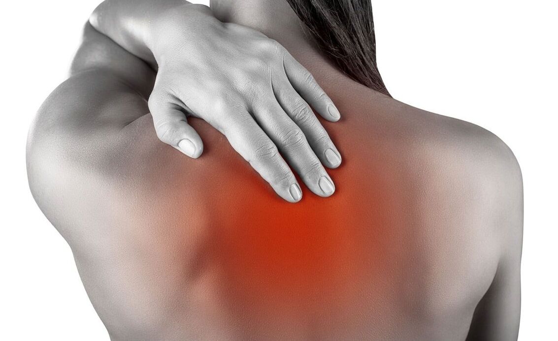 Ο εντοπισμός του πόνου στην πλάτη είναι χαρακτηριστικός της οστεοχόνδρωσης της θωρακικής μοίρας της σπονδυλικής στήλης
