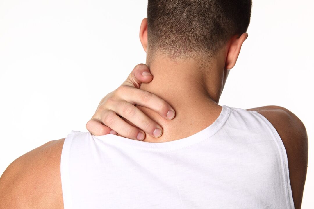Η αυχενική οστεοχόνδρωση συνοδεύεται από δυσφορία και πόνο στον αυχένα